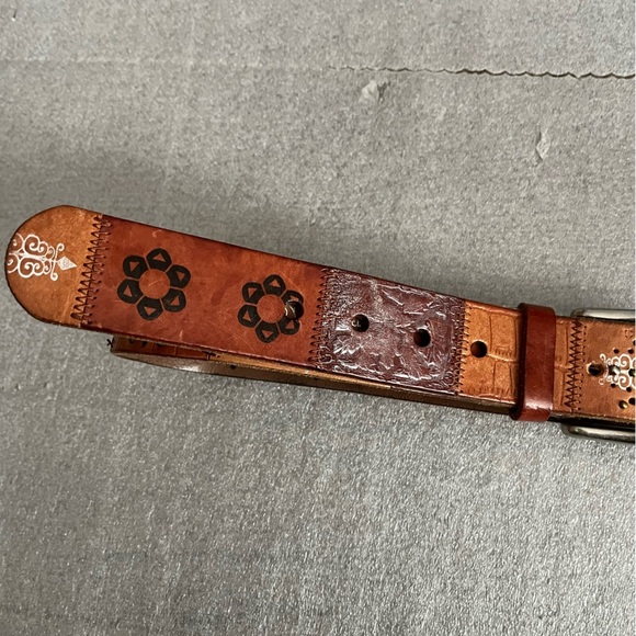 [L/Length:45”]VTG Fossil Brown Leather Belt with Floral Prints Silver Studs - Picture 3 of 9